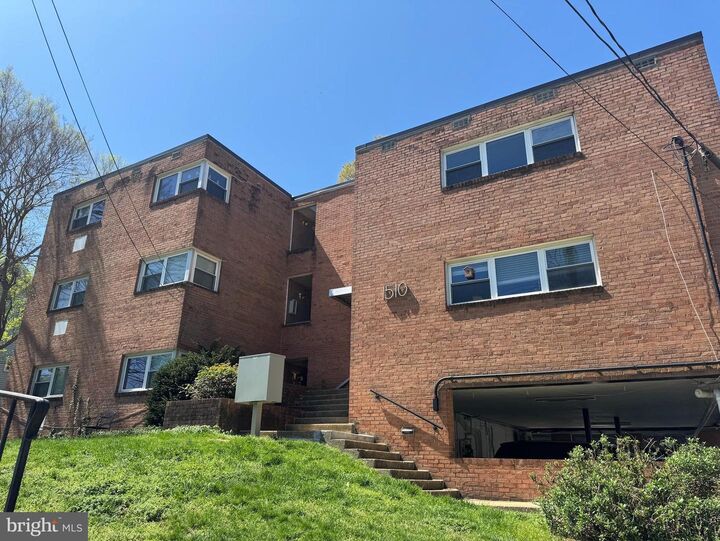 Property Photo: 1510 N Rolfe Street 2 VA 22209