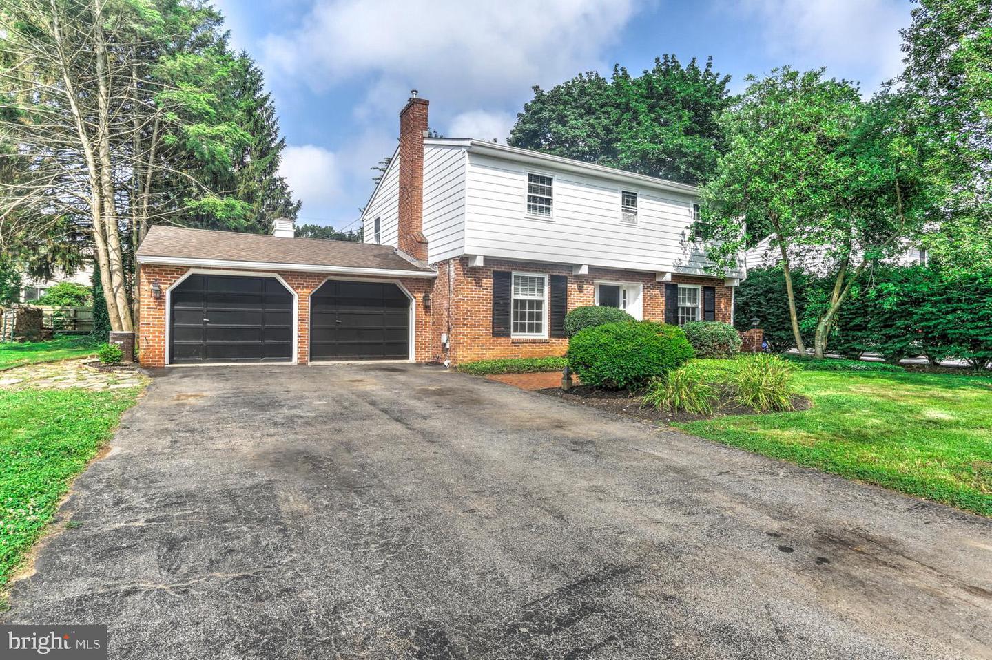 Property Photo:  1909 Northbrook Drive  PA 17601 