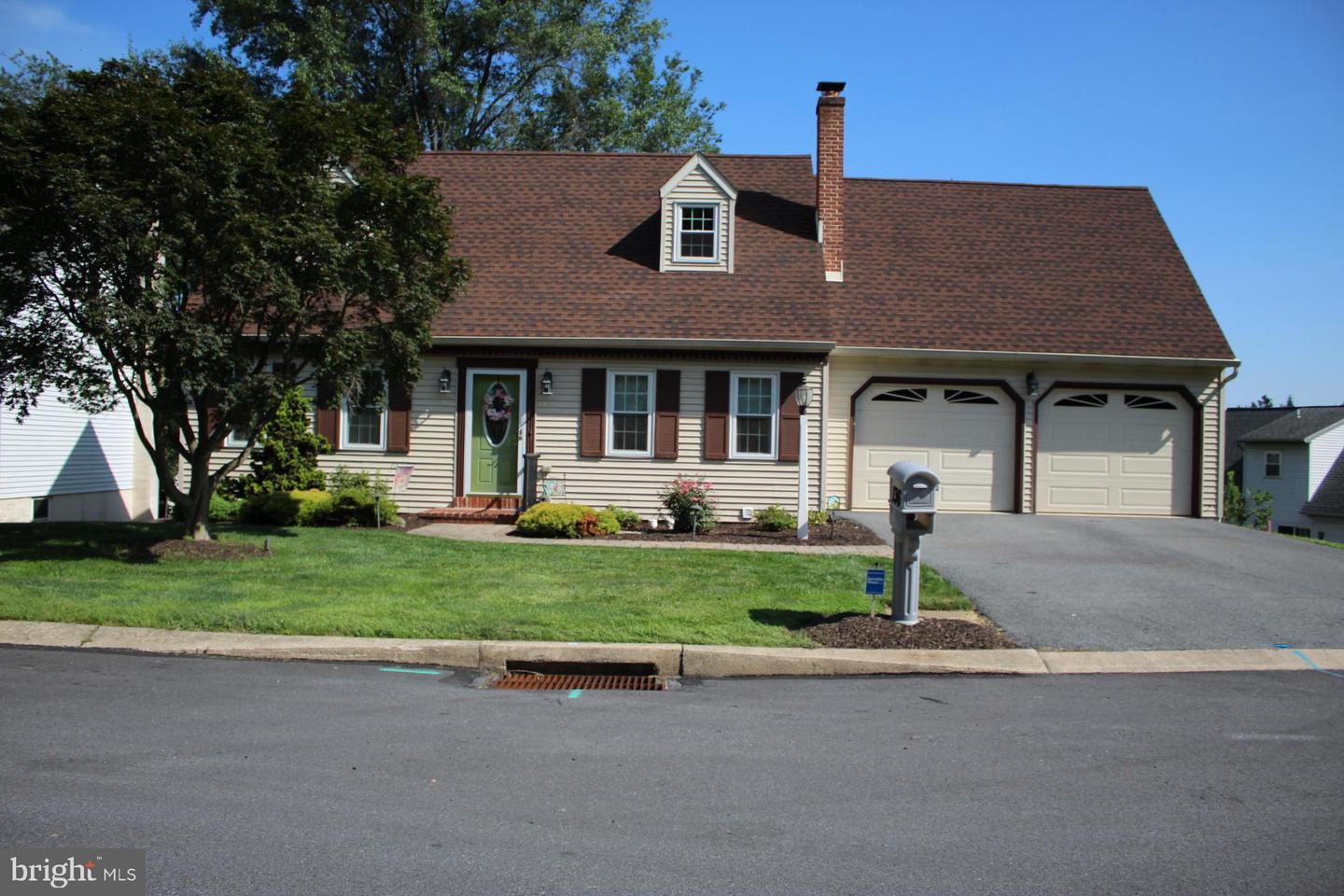 Property Photo: 136 Hampden Drive PA 17554