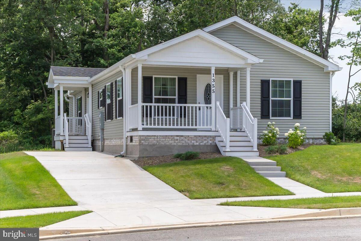 Property Photo:  1355 Connecticut Avenue  MD 21740 
