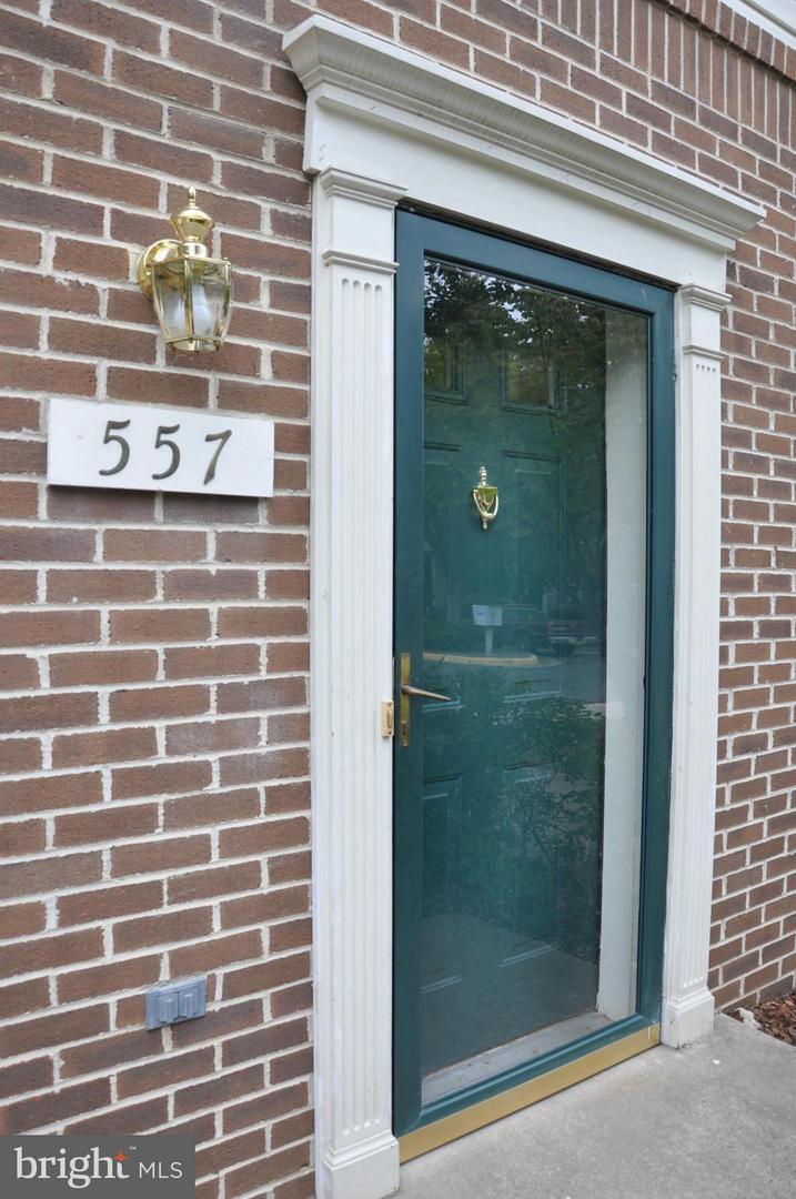 Property Photo: 557 Highland Towne Lane VA 20186