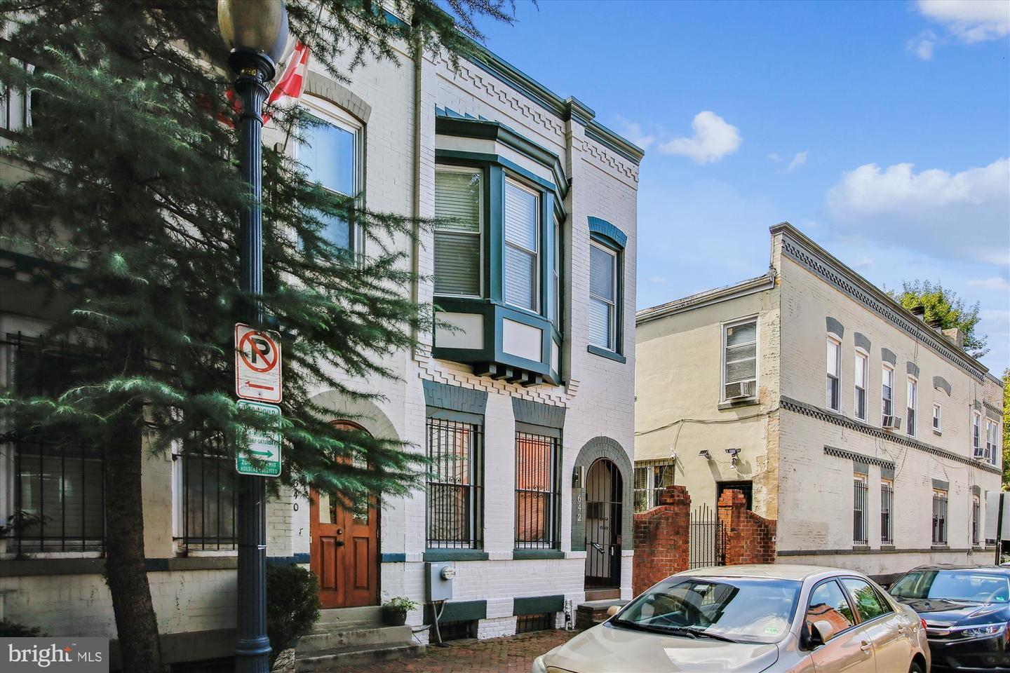Property Photo:  642 14th Place NE  DC 20002 