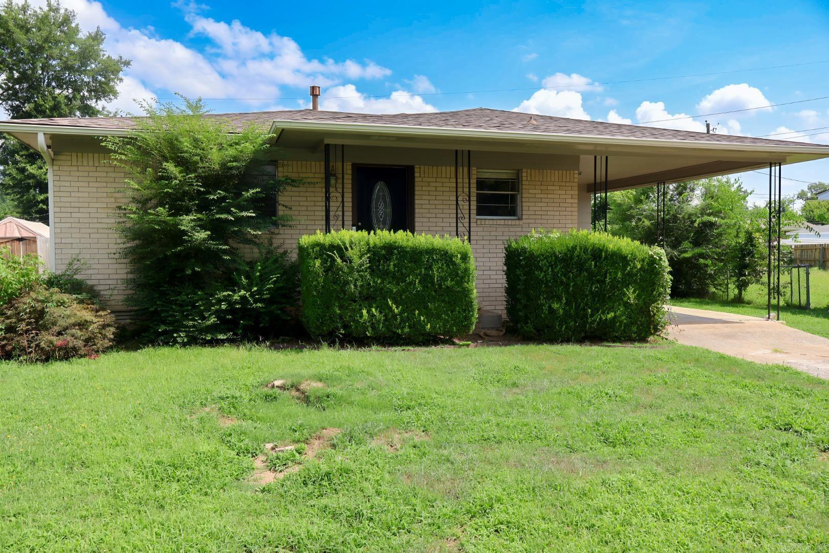 Property Photo:  319 Wilson St  AR 72118 