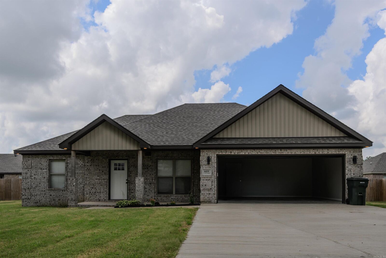 Property Photo: 609 Lanes Way AR 72442