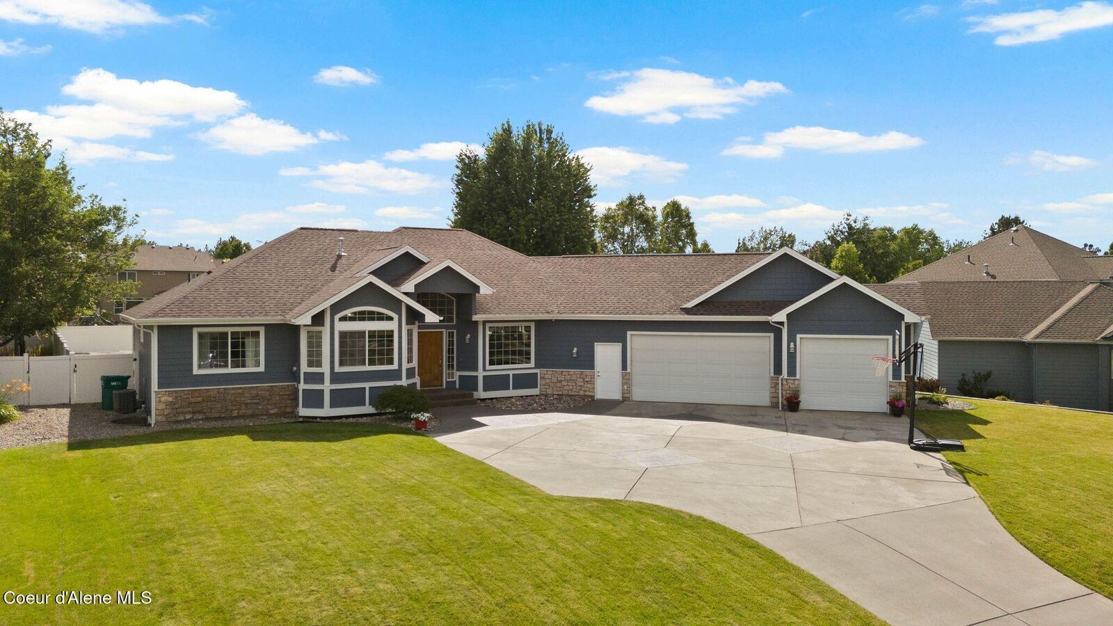 Property Photo:  17110 E Daybreak Ln  WA 99016 