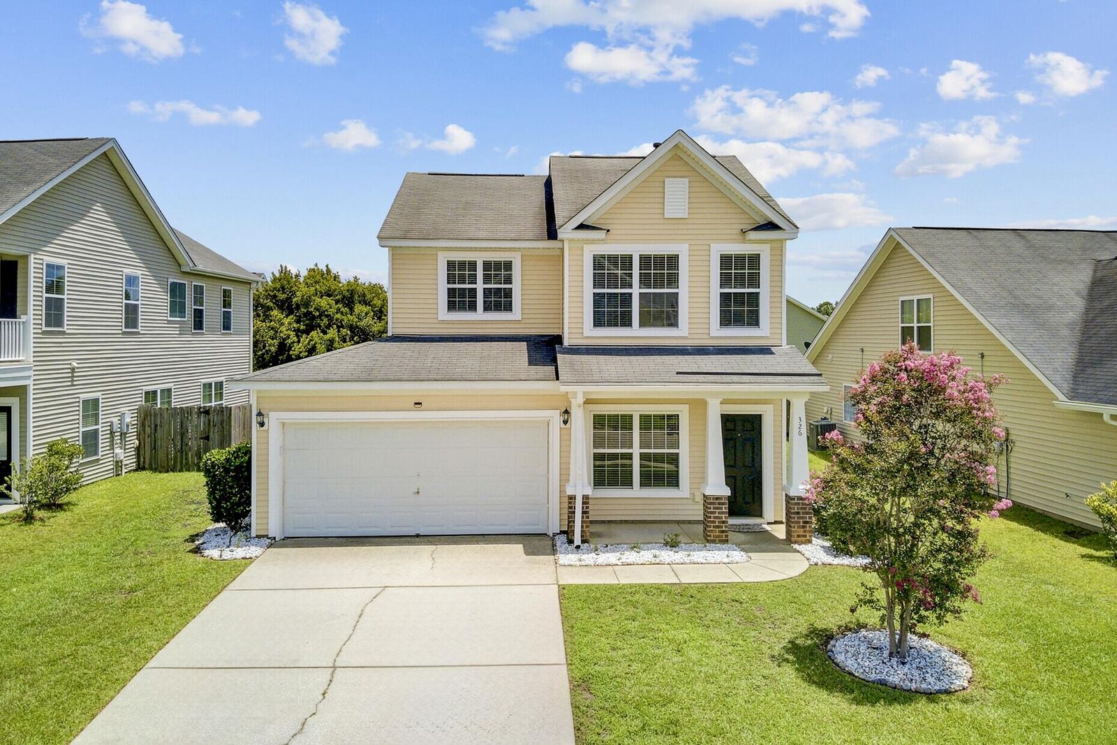Property Photo: 326 Drayton Place Drive SC 29461