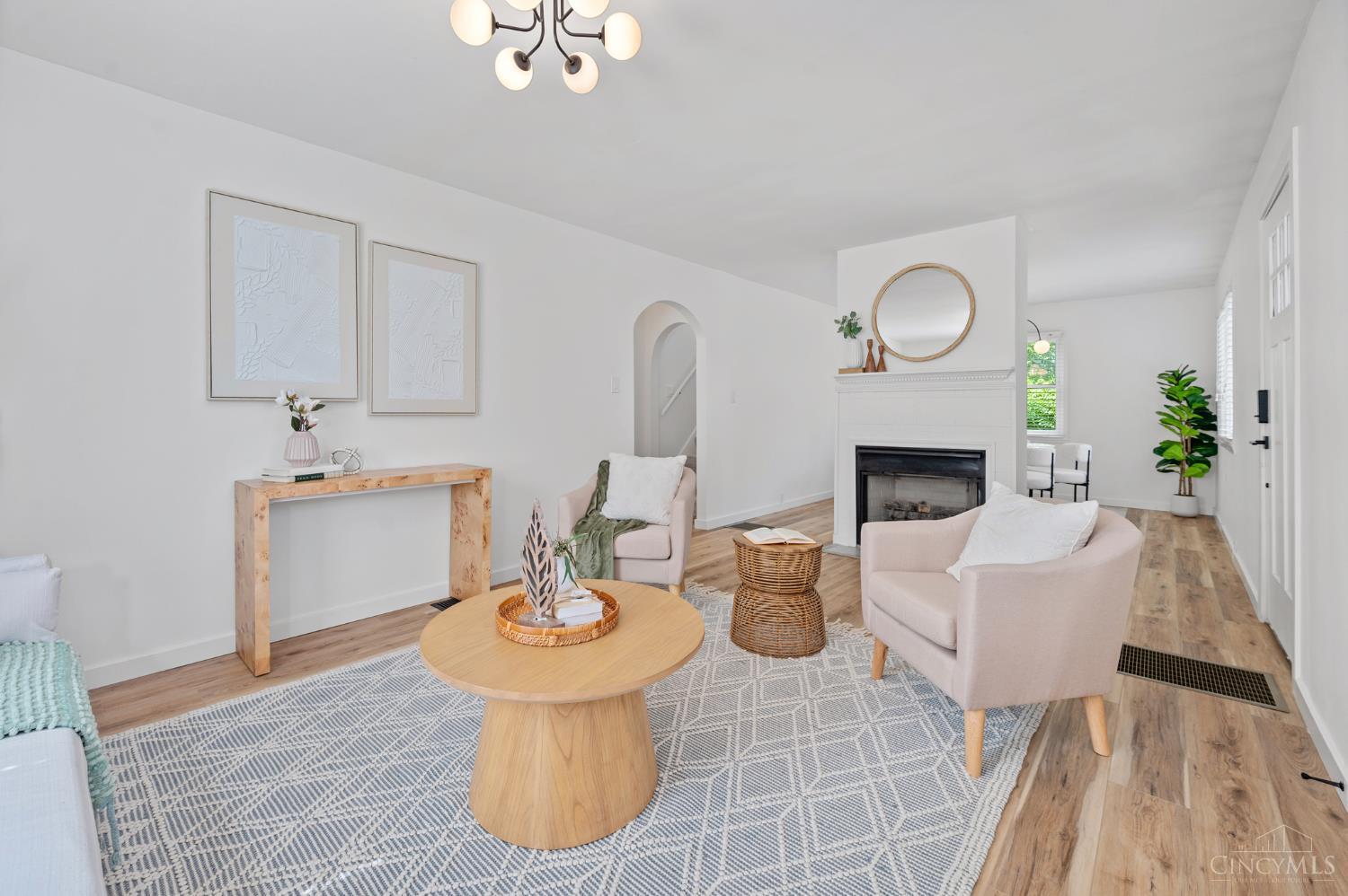 Property Photo: 6815 Sunray Avenue OH 45230