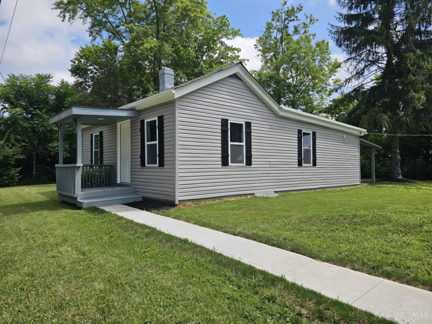 Property Photo: 422 Amelia Olive Branch Road OH 45102