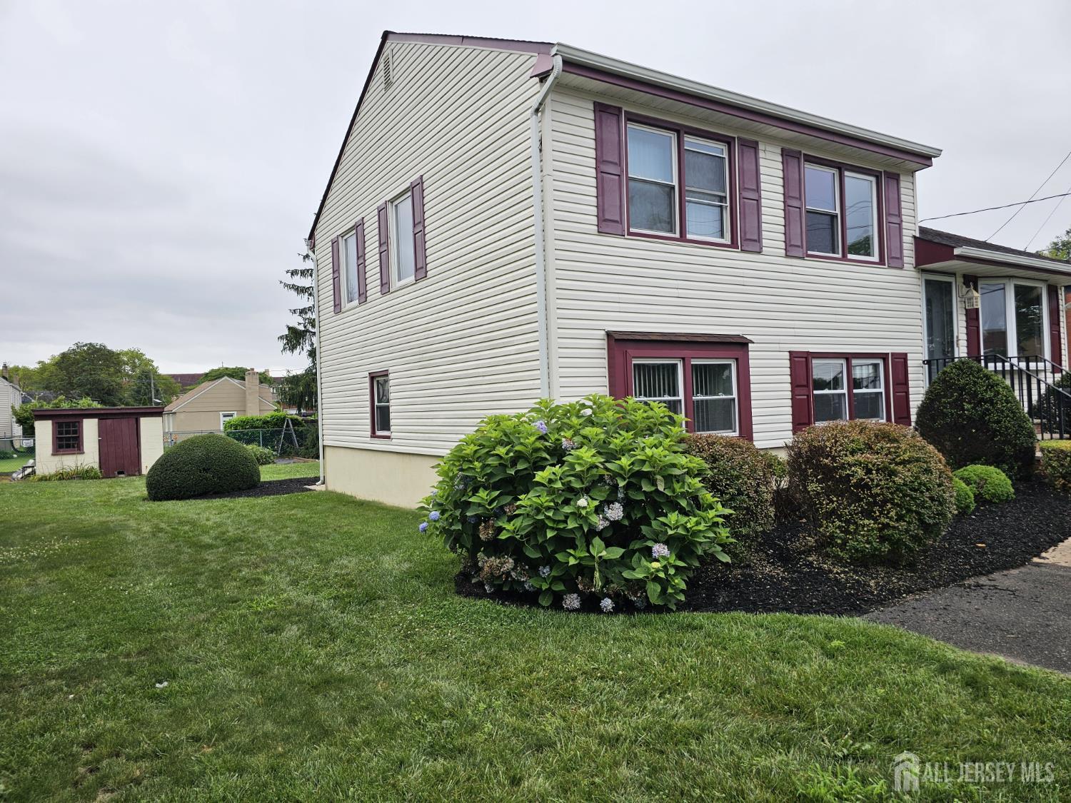 Property Photo:  304 Maple Avenue  NJ 07080 