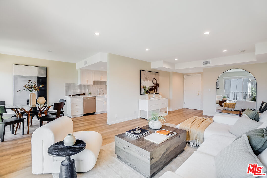 Property Photo:  1470 Rexford Dr  CA 90035 