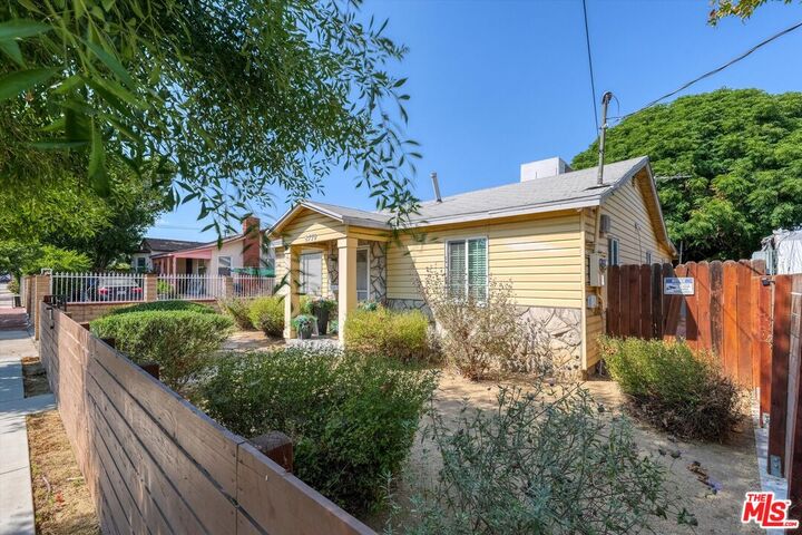 Property Photo: 8770 Norris Ave CA 91352