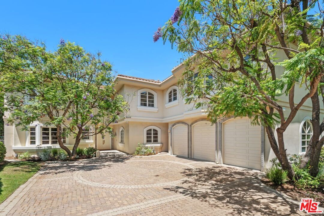 Property Photo:  2293 Stratford Cir  CA 90077 