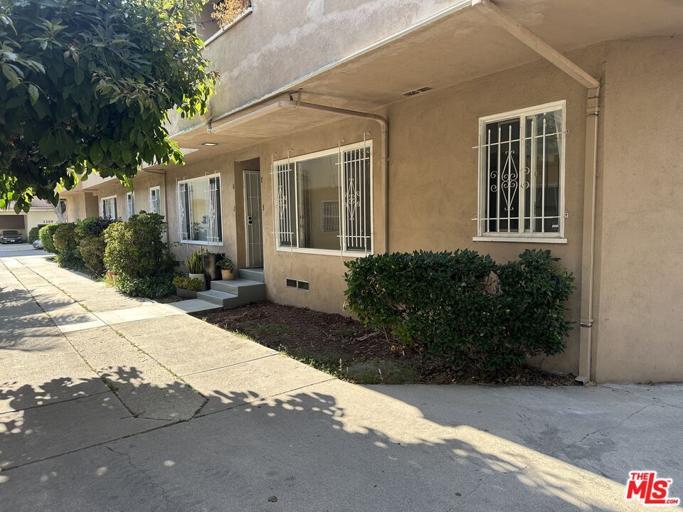 Property Photo:  1108 S Sherbourne Dr  CA 90035 