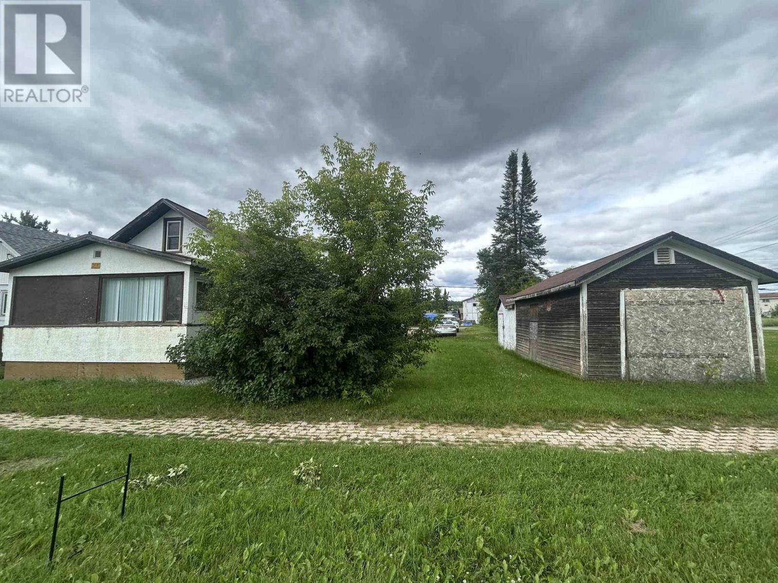 208-210 Mackenzie Ave E  Atikokan ON P0T 1C0 photo