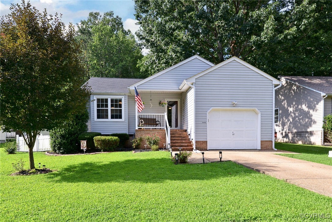 Property Photo: 3321 Pinecrest Circle VA 23168