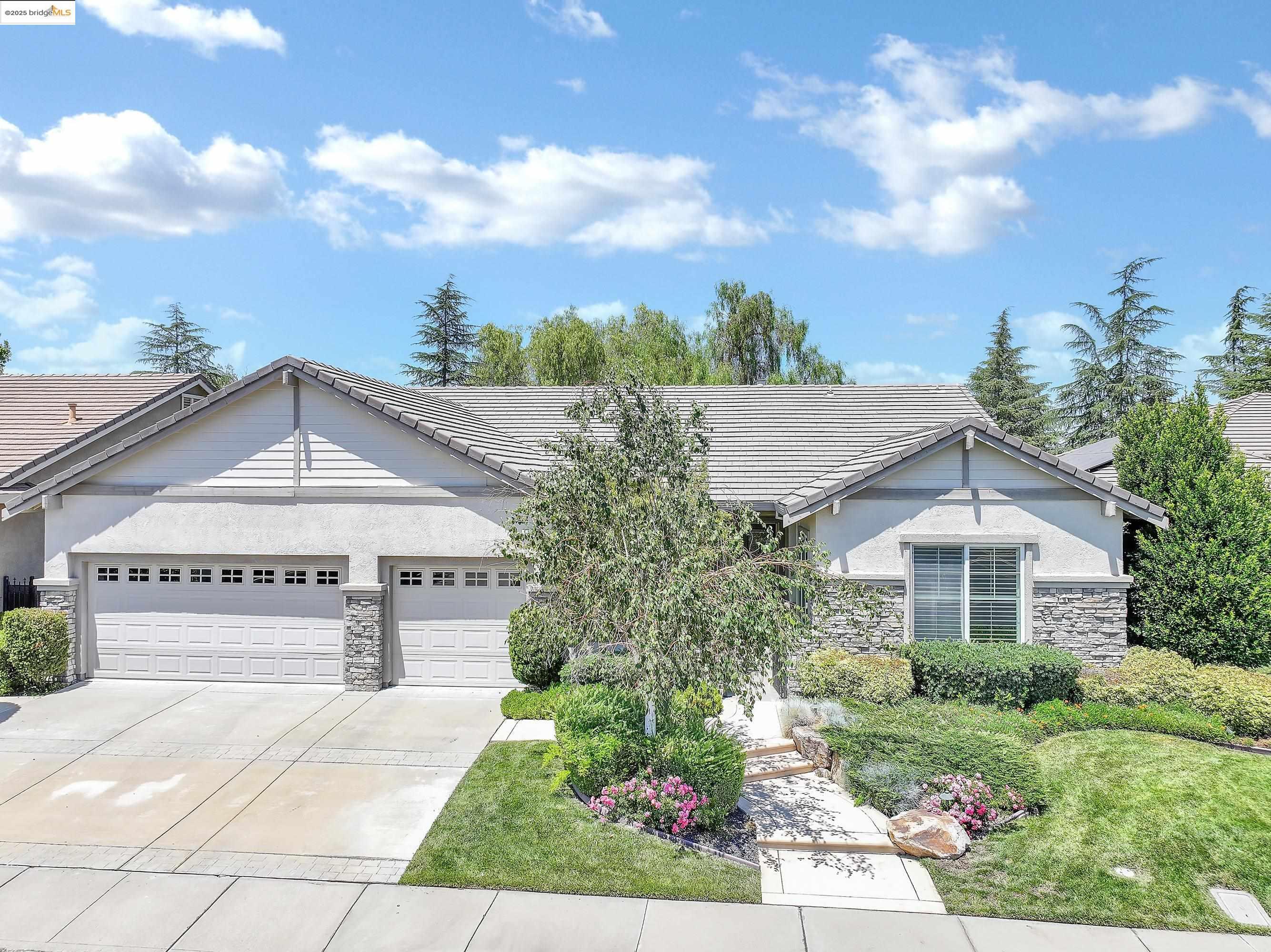 Property Photo:  1133 Jonagold Way  CA 94513 