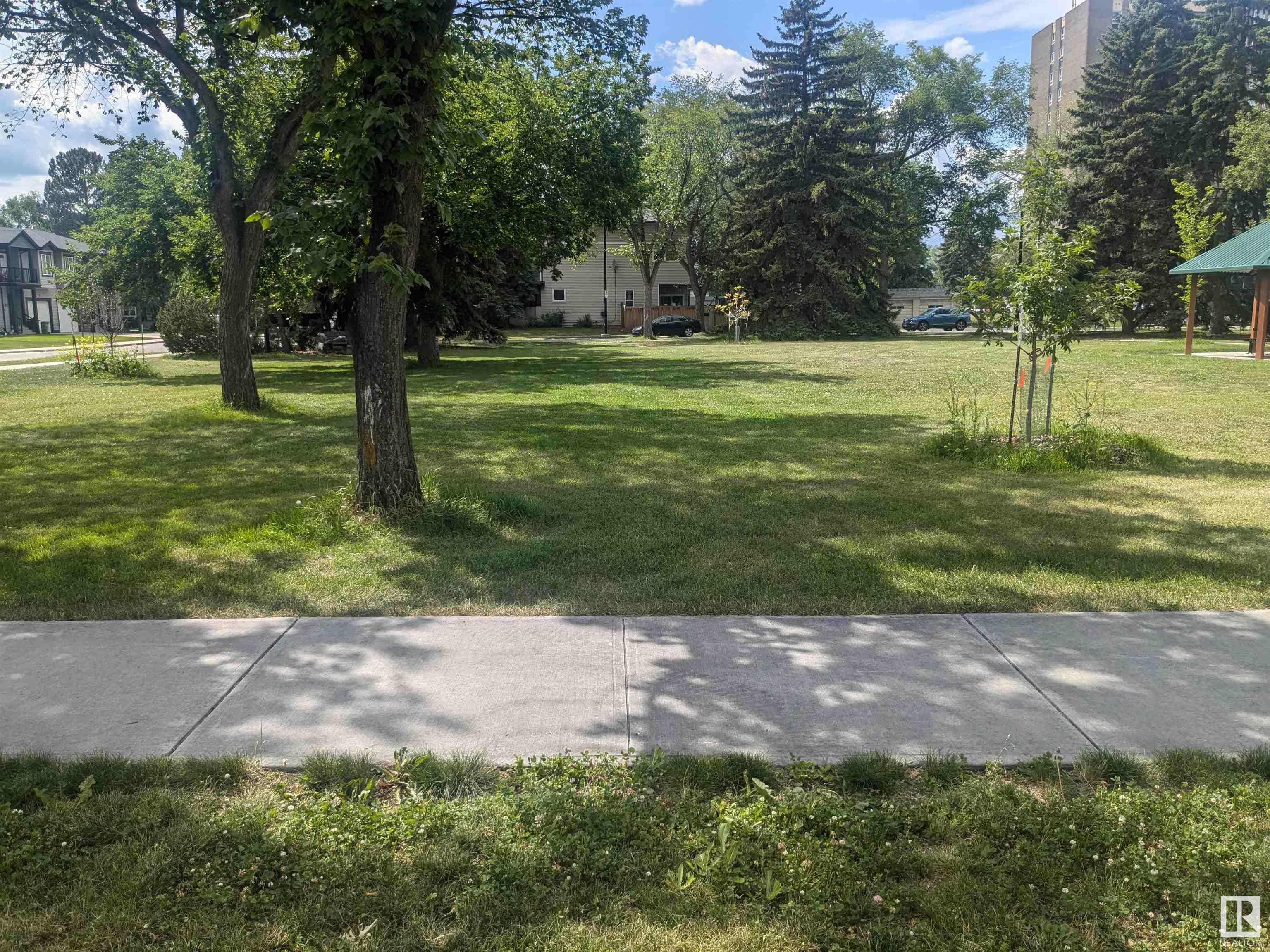 11207 128 Street NW  Edmonton AB T5M 0W8 photo