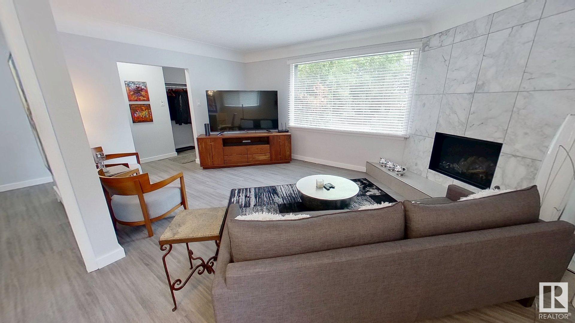 Property Photo:  11708 130 Street NW  AB T5J 1A1 