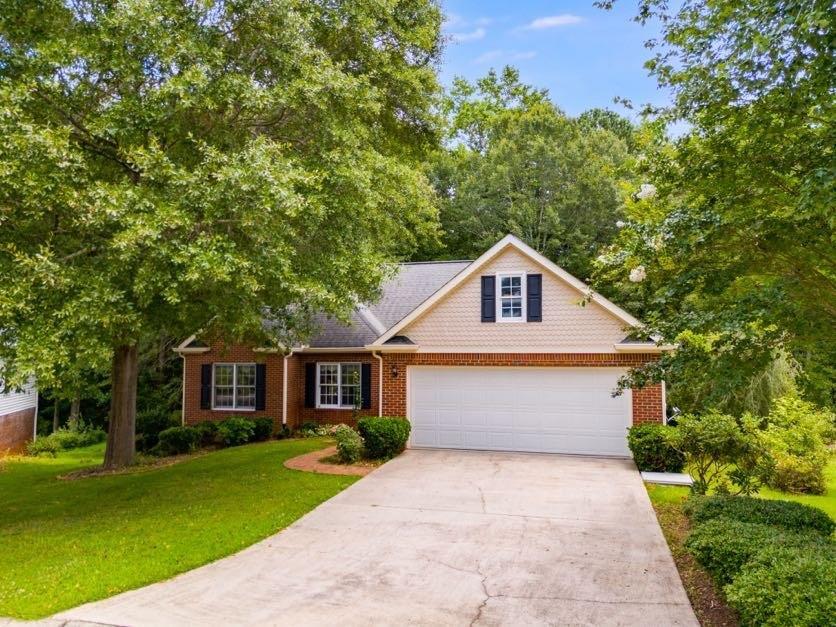 Property Photo: 116 Manor Way GA 30117