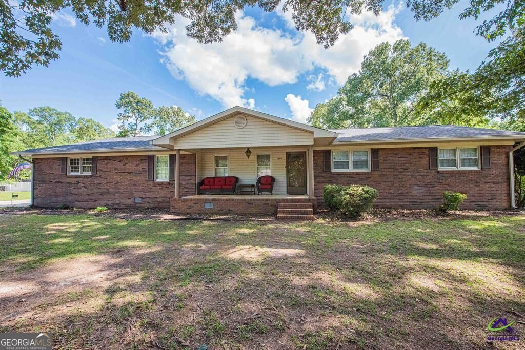 Property Photo: 1004 Oak Ridge GA 31008