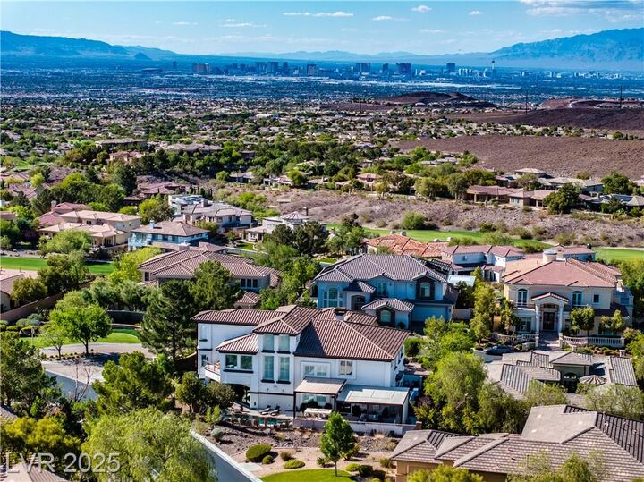 Property Photo:  2 Yorkridge Court  NV 89052 