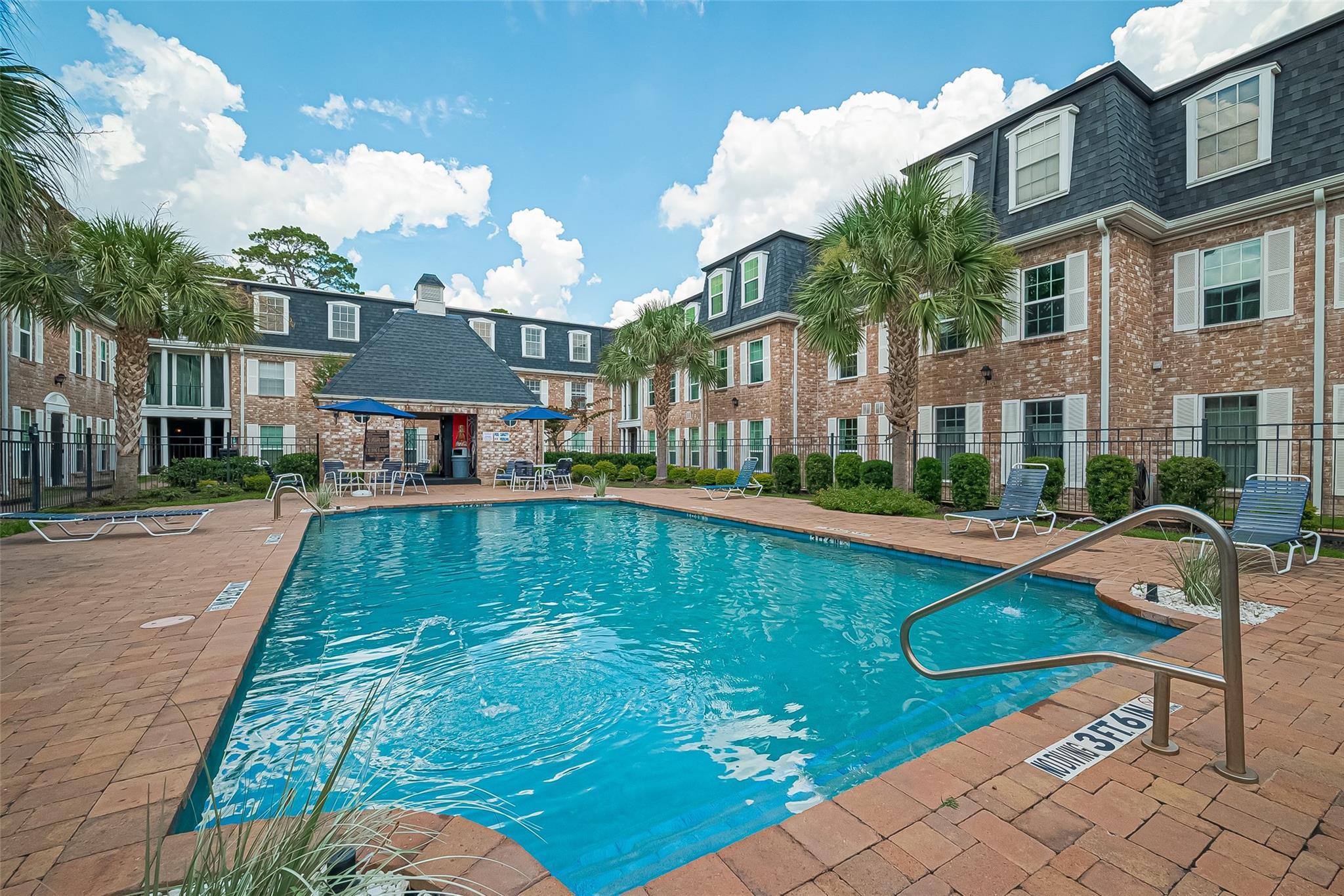 Property Photo: 359 N Post Oak Lane 225 TX 77024