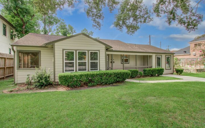 Property Photo: 5519 Huisache Street TX 77081