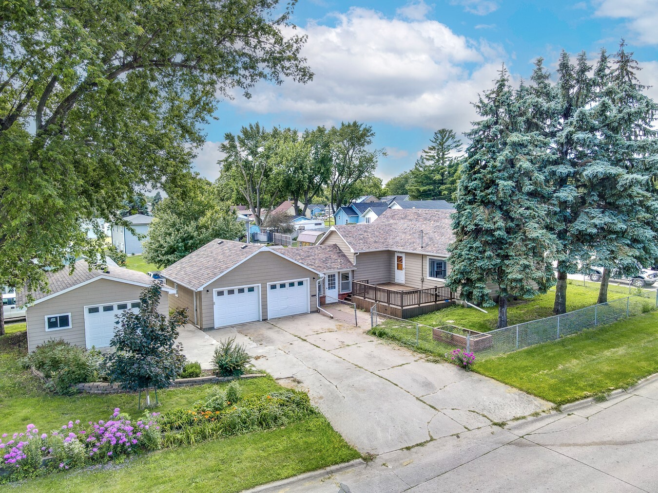 1119 S 5th Avenue E  Newton IA 50208 photo