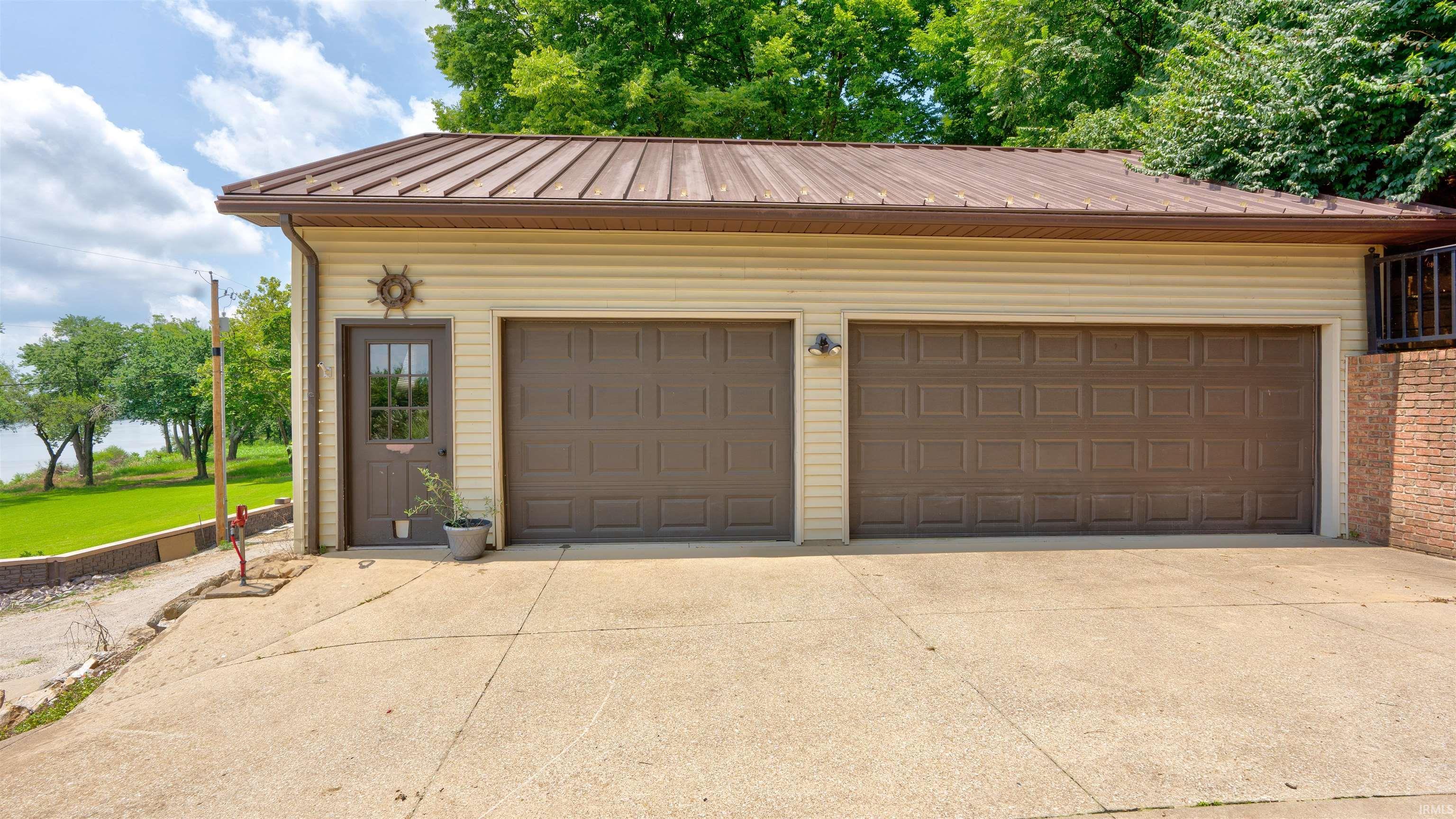 Property Photo: 9718 Smith Diamond Road IN 47620