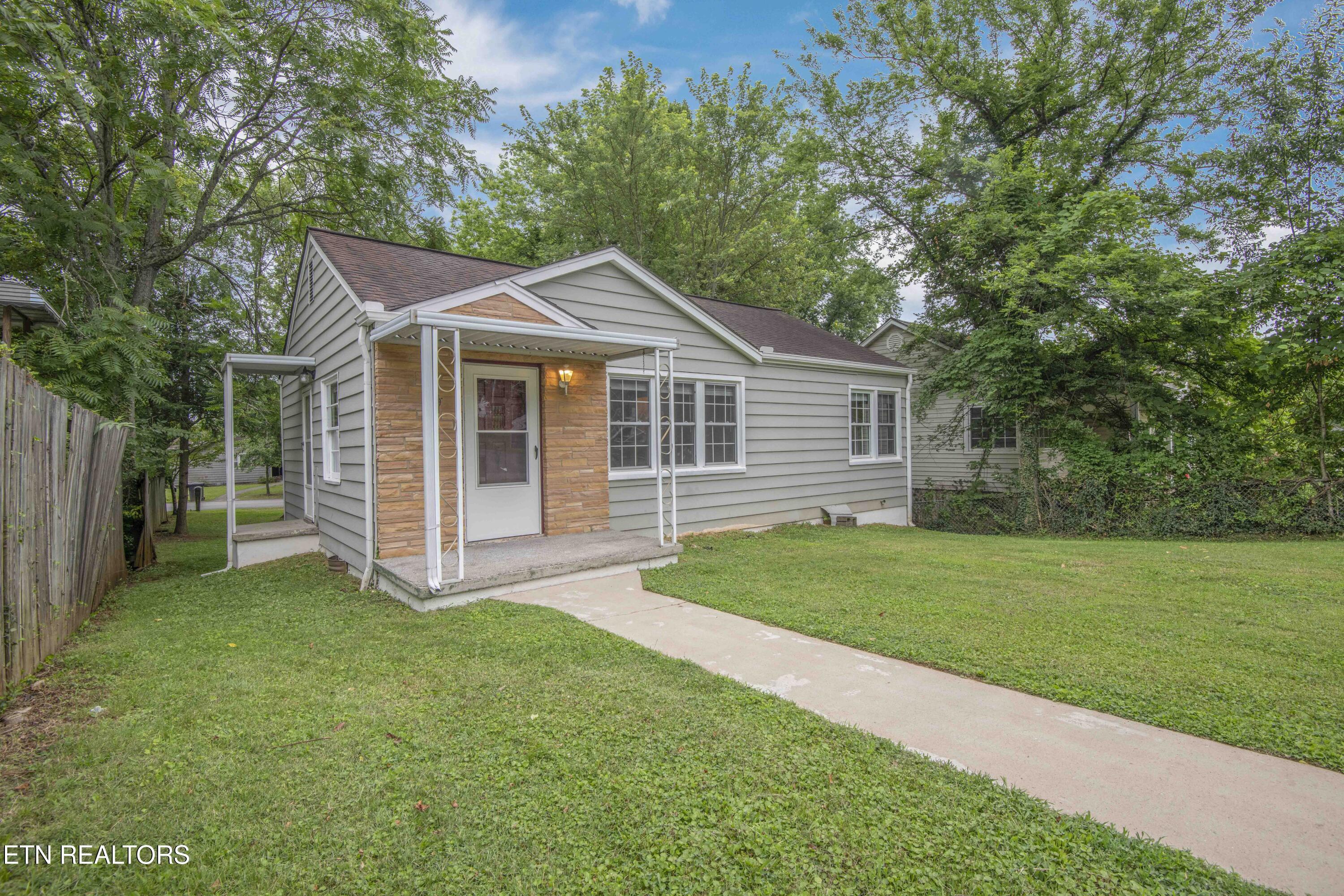 Property Photo:  2530 Keystone Ave  TN 37917 
