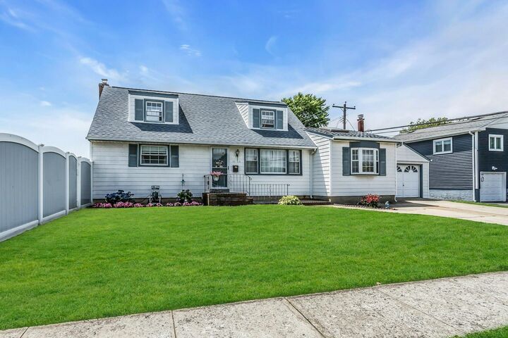 Property Photo:  1060 Bruce Place  NY 11783 