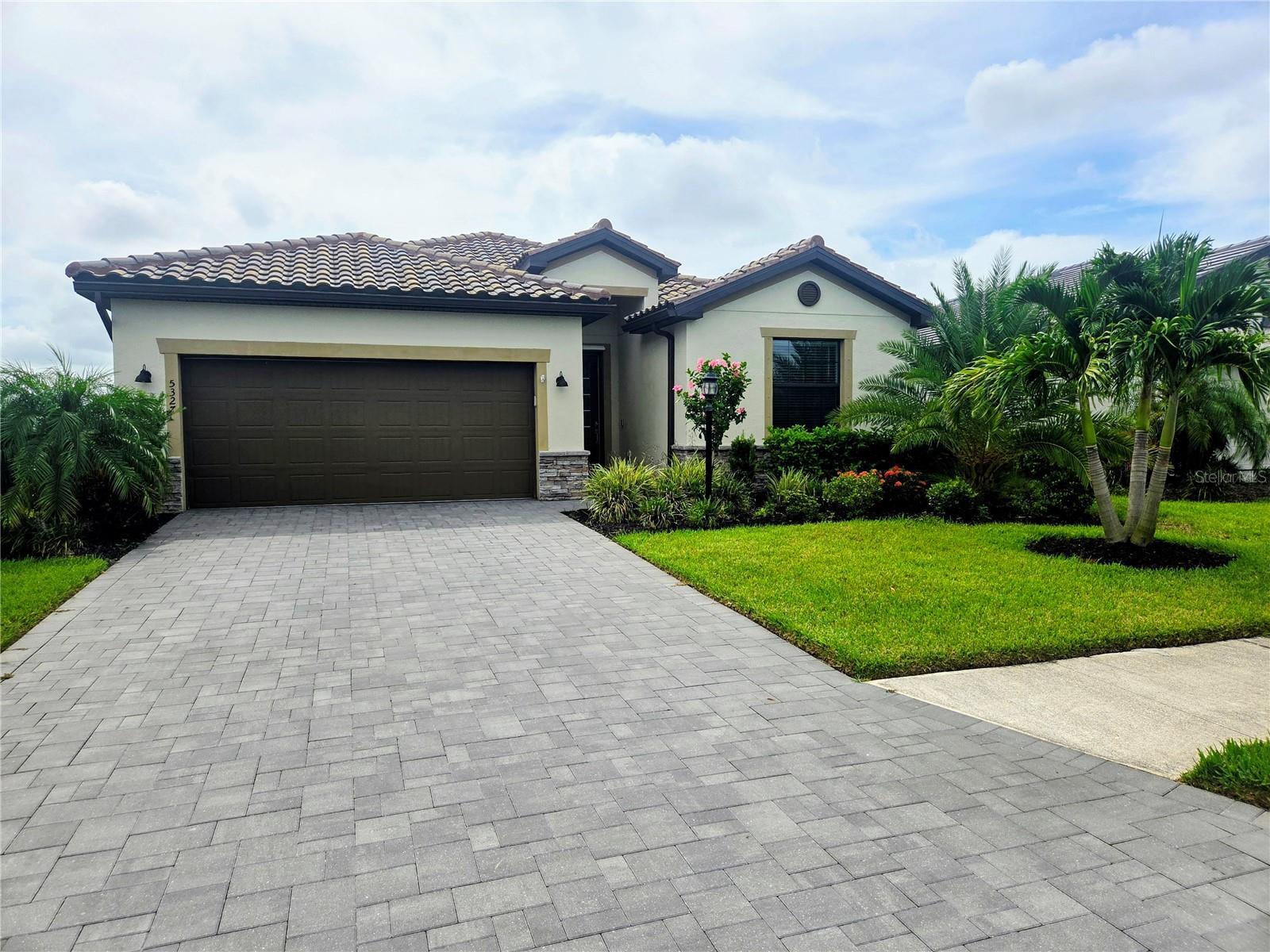 Property Photo:  5327 Coral Reef Way  FL 34211 