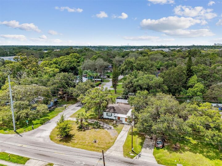 Property Photo: 2211 E Hanna Avenue FL 33610