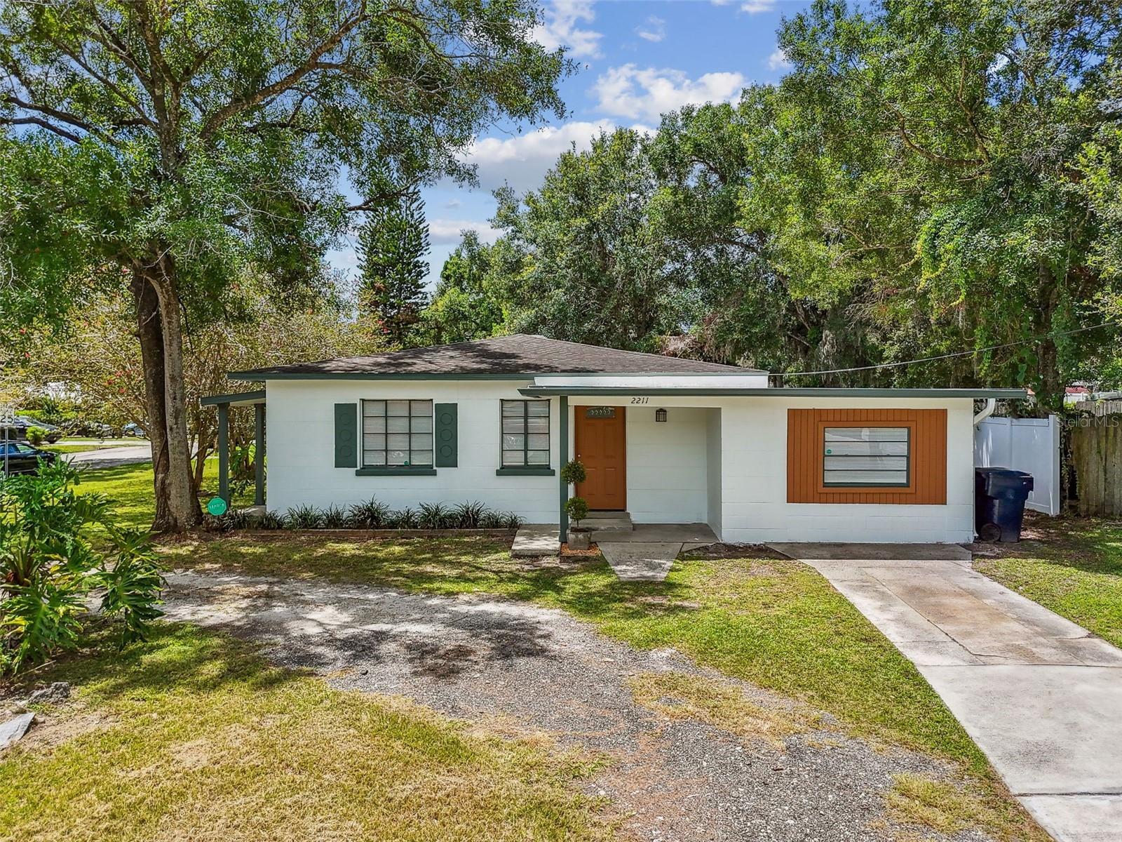 Property Photo: 2211 E Hanna Avenue FL 33610