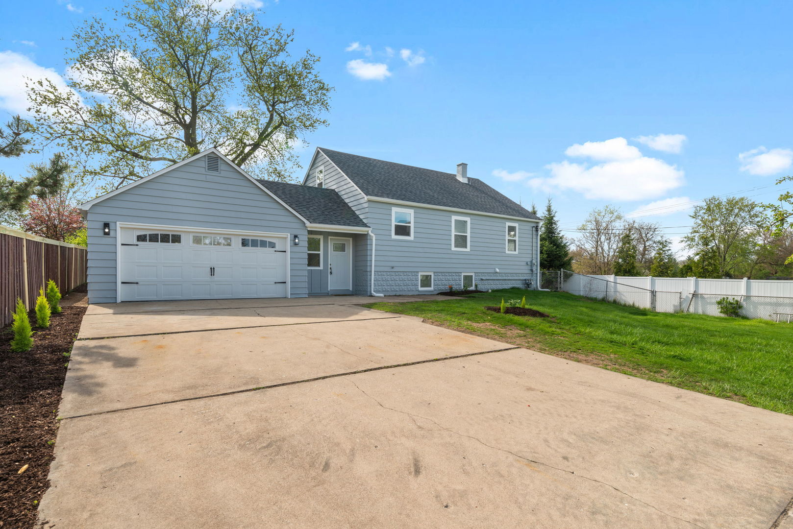 Property Photo:  9048 Oneill Drive  IL 60527 