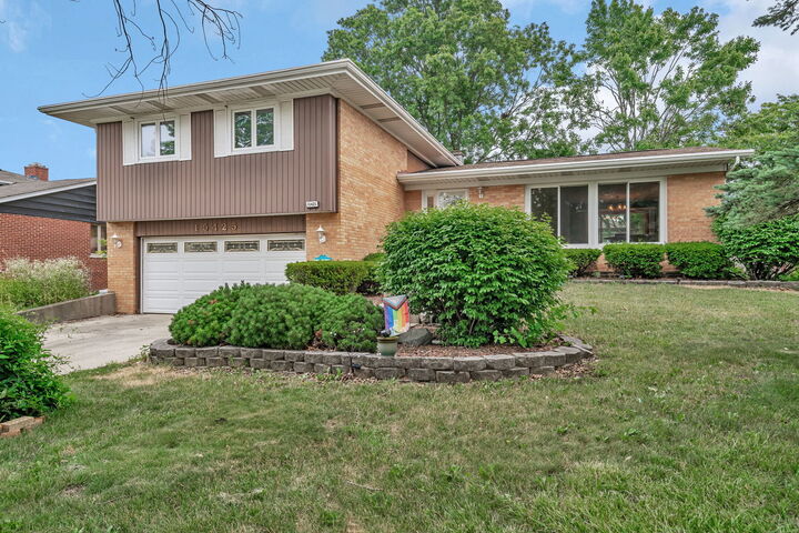 15425 Pine Drive  Oak Forest IL 60452 photo