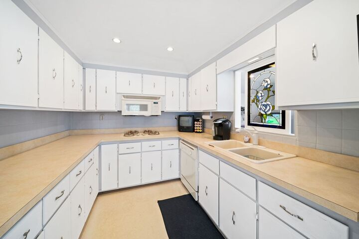 Property Photo:  1515 N River Road  IL 60051 