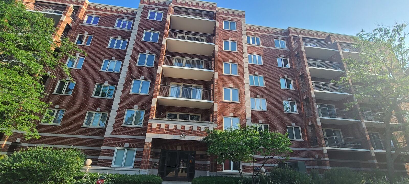 Property Photo: 5005 Warren Street 202 IL 60077