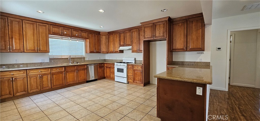 Property Photo:  7025 Rhea Avenue  CA 91335 