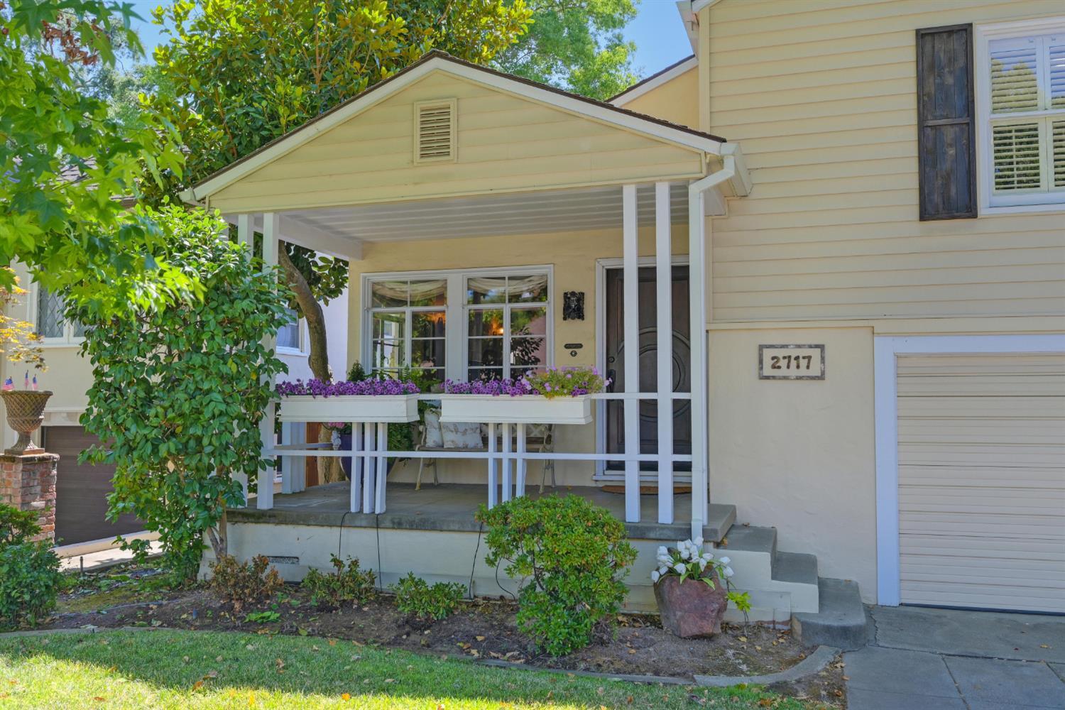 Property Photo:  2717 Harkness Street  CA 95818 