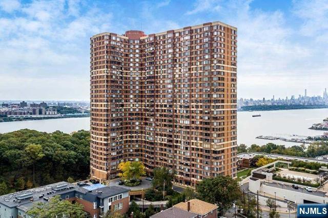 Property Photo:  100 Old Palisade Road 1411  NJ 07024 