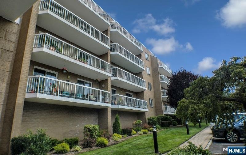 Property Photo:  38 Moonachie Road 315  NJ 07601 
