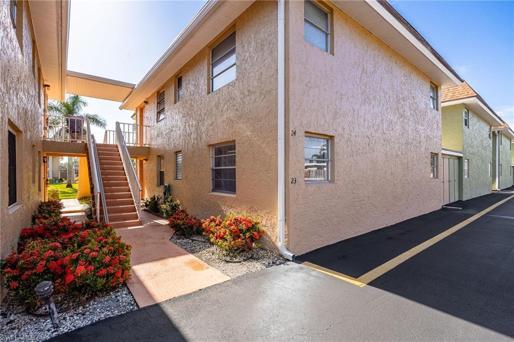 Property Photo: 1400 Pompei Ln 23 FL 34103