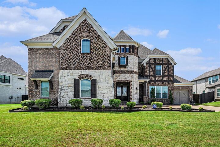 Property Photo: 1715 Cedar Bluff Parkway TX 76063