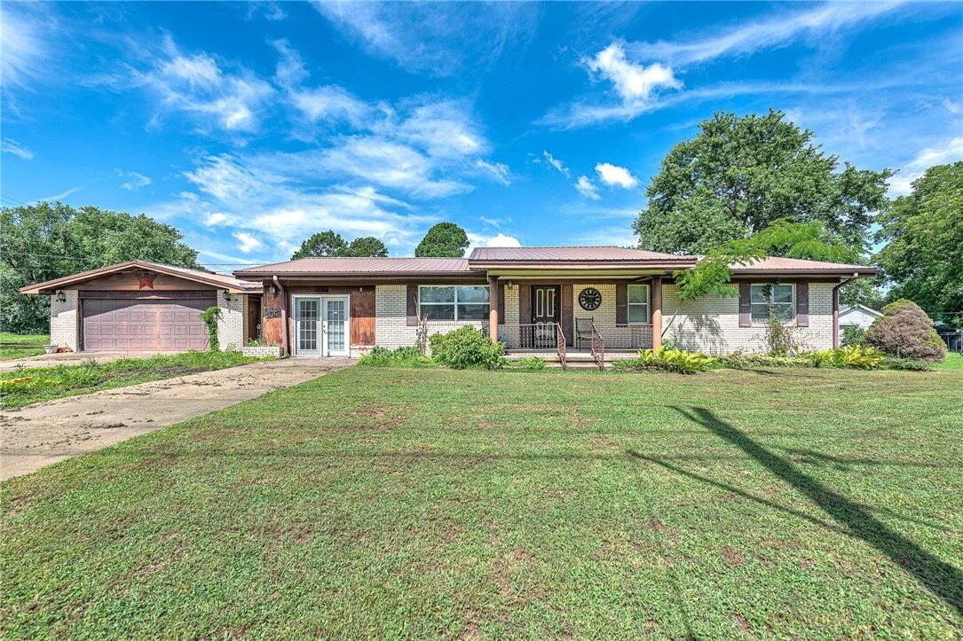 Property Photo: 801 SW 2nd Avenue AR 72736