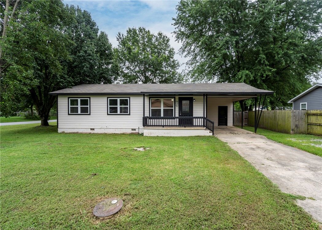 Property Photo: 220 Giles Avenue AR 72734