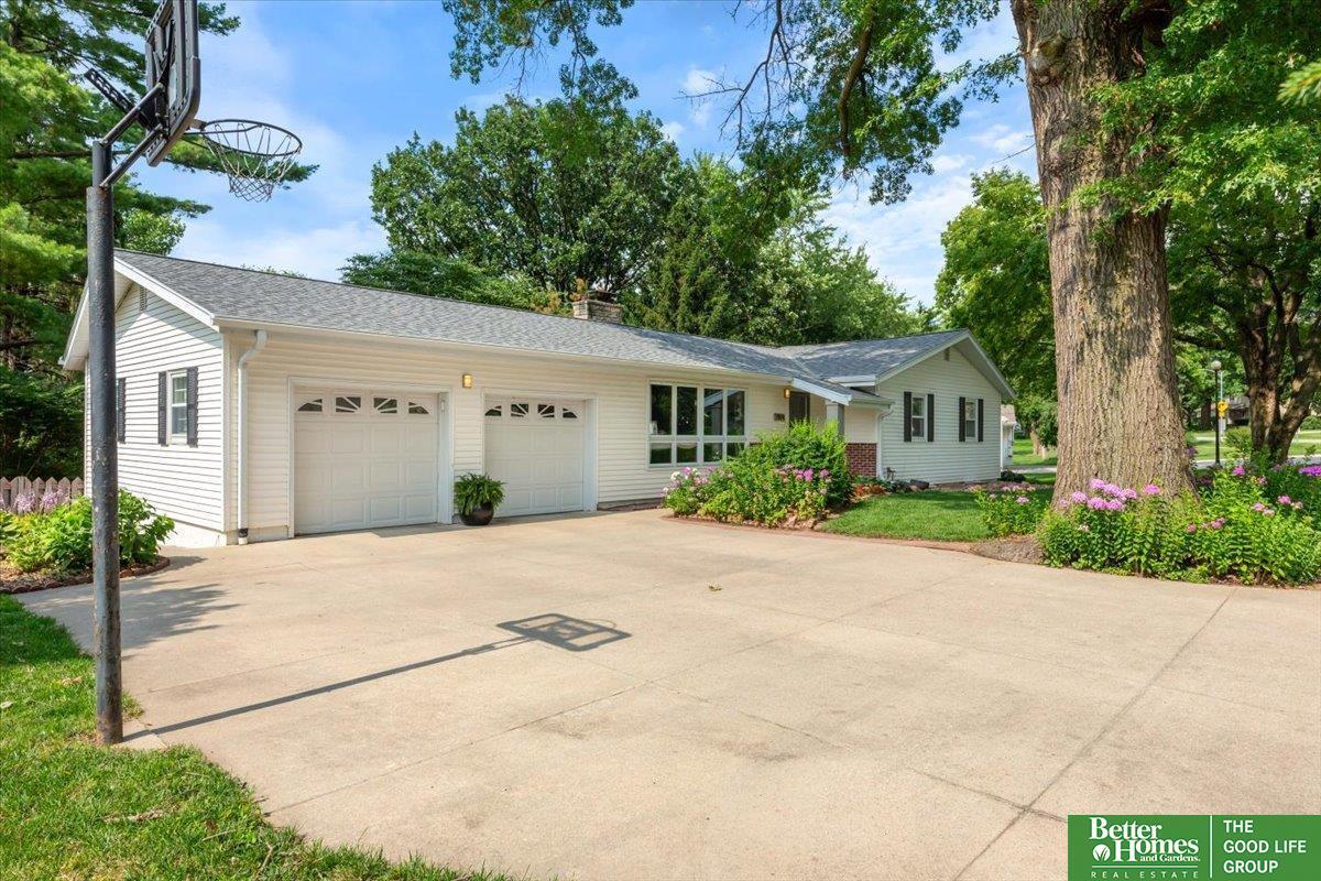 Property Photo: 7804 Keystone Drive NE 68134