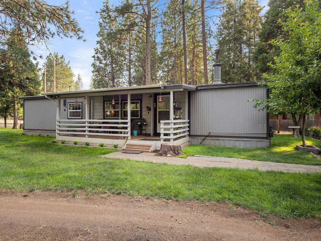 Property Photo: 18010 Ponderosa Lane OR 97601
