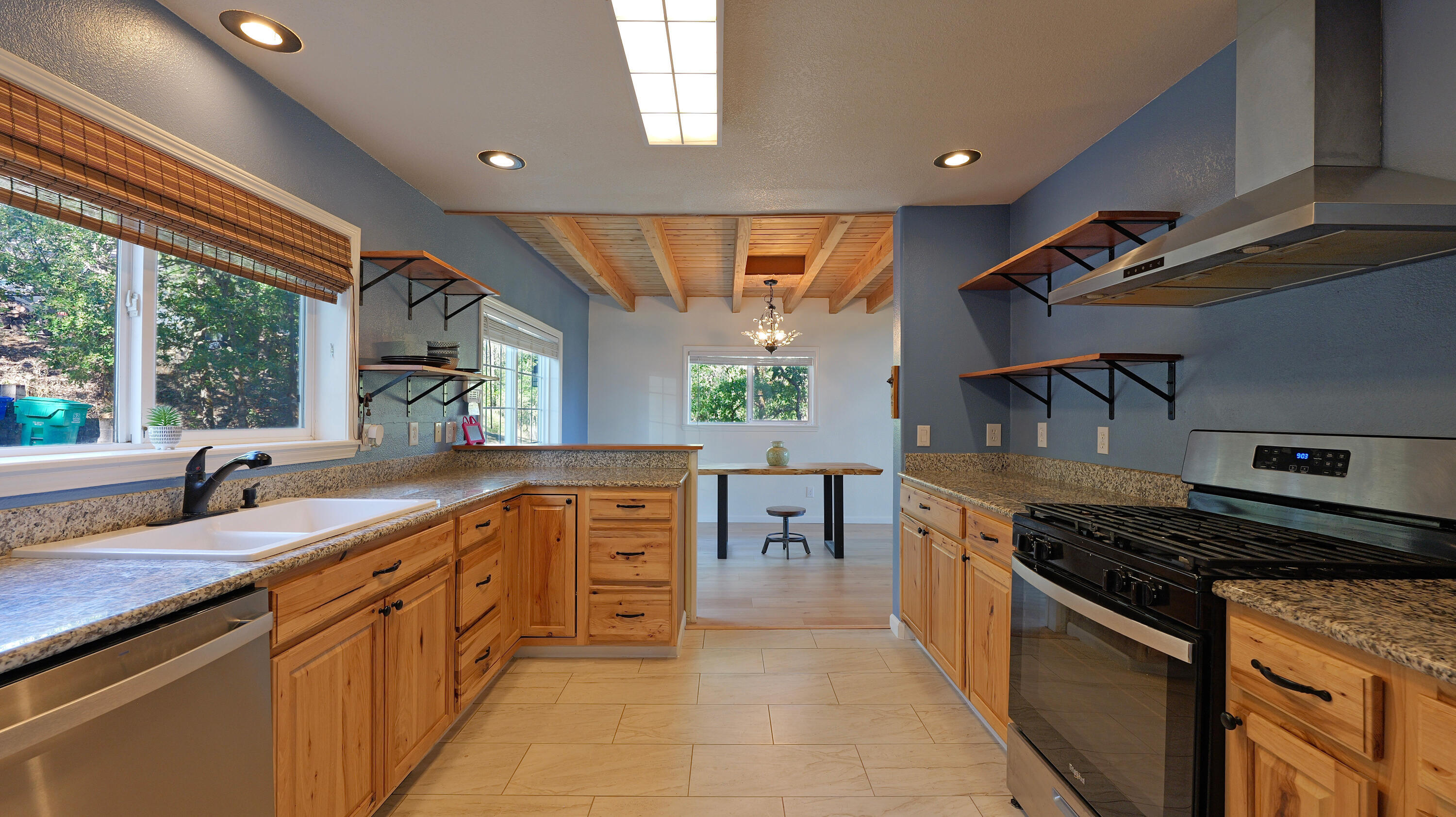 Property Photo: 640 Sarma Drive OR 97539