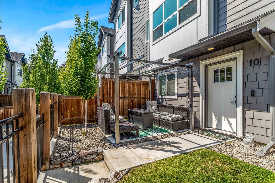 Property Photo: 12075 Oceola Road 10 BC V4V 0A7